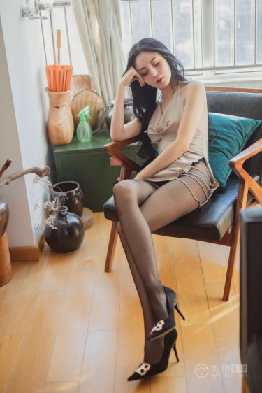 女同桌說她奶好漲讓我幫她