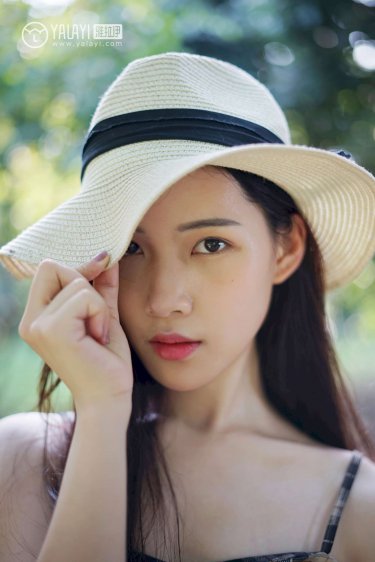 女生去掉所有服裝