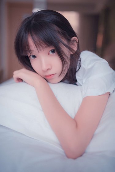 美女脫一淨二靜無內衣